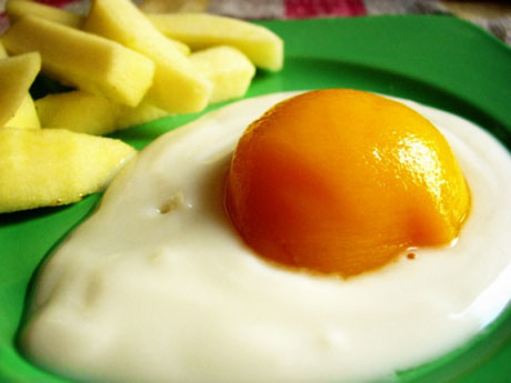 Huevo de melocotón y patatas de manzana
